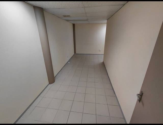 202M² OFFICE TO LET IN FOURWAYS